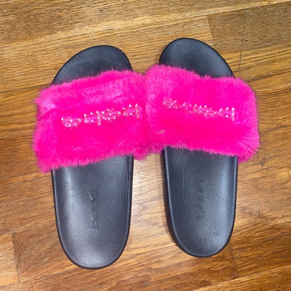 Bebe Fuzzy Hot Pink Slides - Picture 1 of 4
